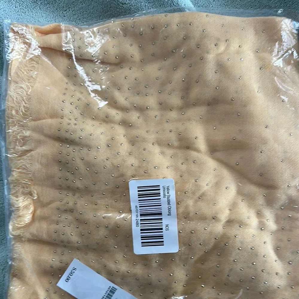 NWT WHBM Limocello Studded Scarf Size 25*80